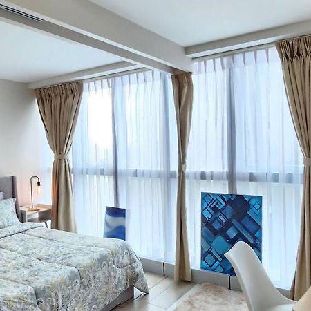 Cosy Executive 1 Bedroom Uptown Parksuites Ultra Fast Internet Манила Экстерьер фото