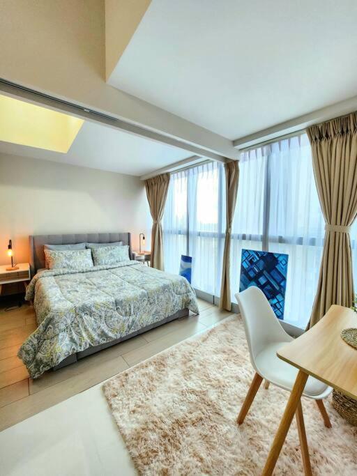 Cosy Executive 1 Bedroom Uptown Parksuites Ultra Fast Internet Манила Экстерьер фото