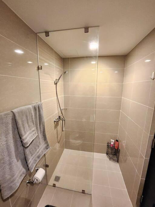 Cosy Executive 1 Bedroom Uptown Parksuites Ultra Fast Internet Манила Экстерьер фото