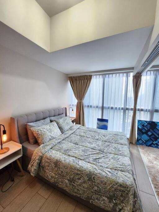 Cosy Executive 1 Bedroom Uptown Parksuites Ultra Fast Internet Манила Экстерьер фото
