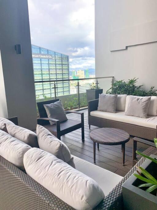 Cosy Executive 1 Bedroom Uptown Parksuites Ultra Fast Internet Манила Экстерьер фото