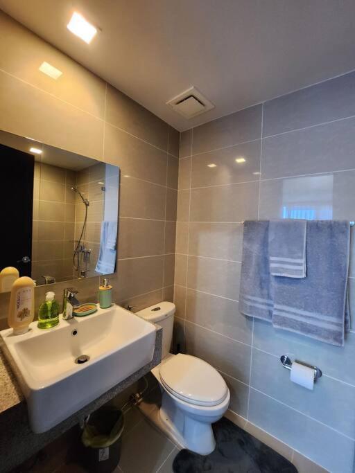 Cosy Executive 1 Bedroom Uptown Parksuites Ultra Fast Internet Манила Экстерьер фото