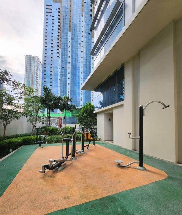 Cosy Executive 1 Bedroom Uptown Parksuites Ultra Fast Internet Манила Экстерьер фото