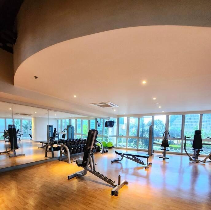 Cosy Executive 1 Bedroom Uptown Parksuites Ultra Fast Internet Манила Экстерьер фото