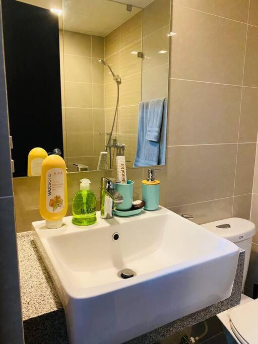 Cosy Executive 1 Bedroom Uptown Parksuites Ultra Fast Internet Манила Экстерьер фото