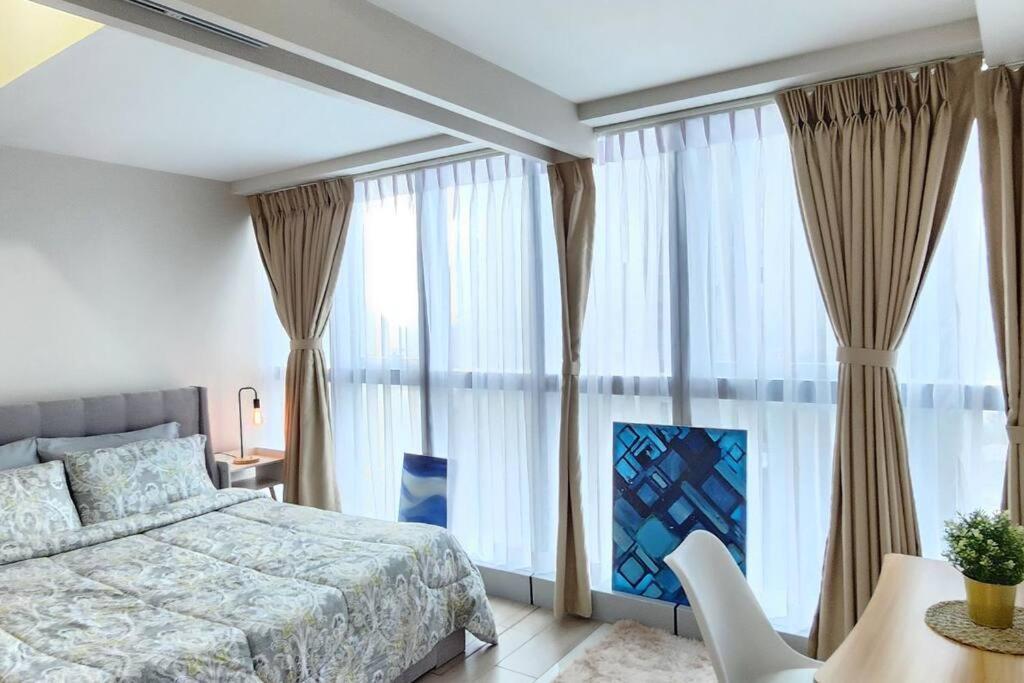 Cosy Executive 1 Bedroom Uptown Parksuites Ultra Fast Internet Манила Экстерьер фото