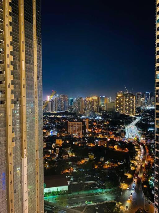 Cosy Executive 1 Bedroom Uptown Parksuites Ultra Fast Internet Манила Экстерьер фото